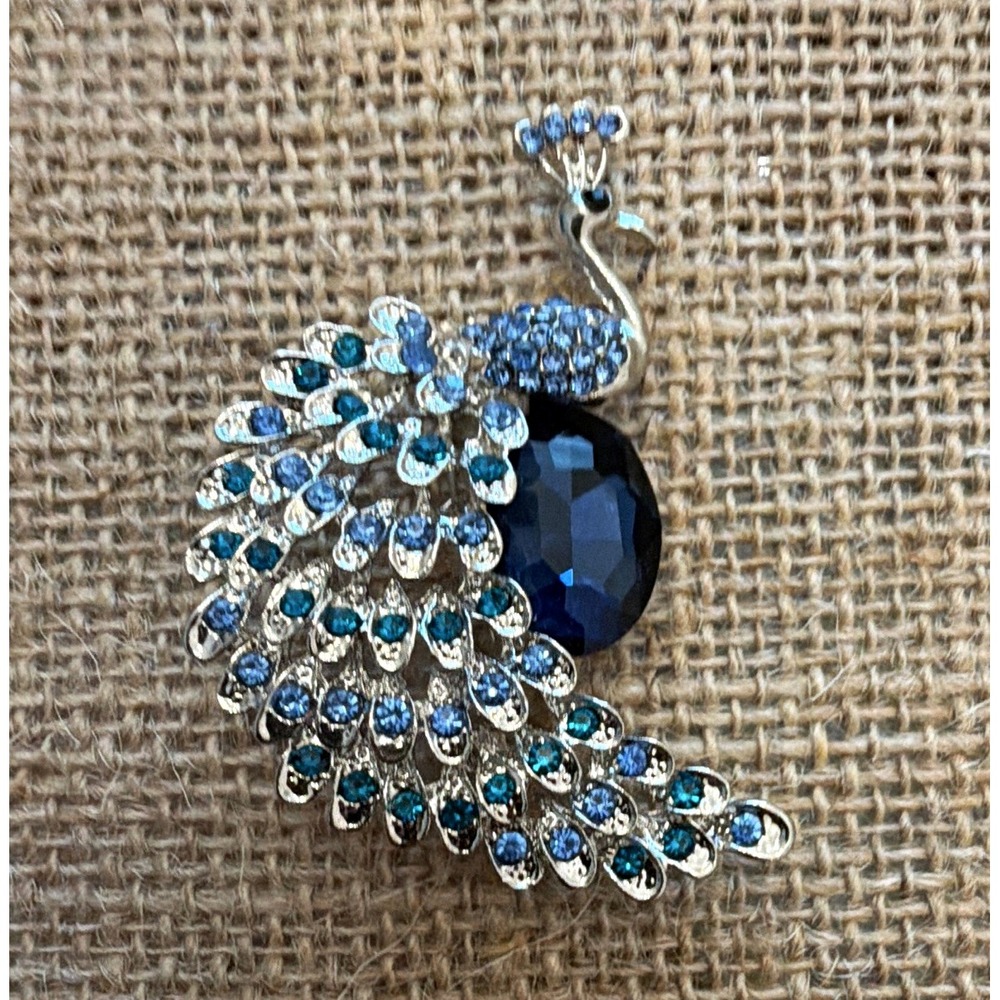 Silver Tone Peacock Brooch Pin Blue Crystal Rhinestone Cluster Oval Stone Bird
